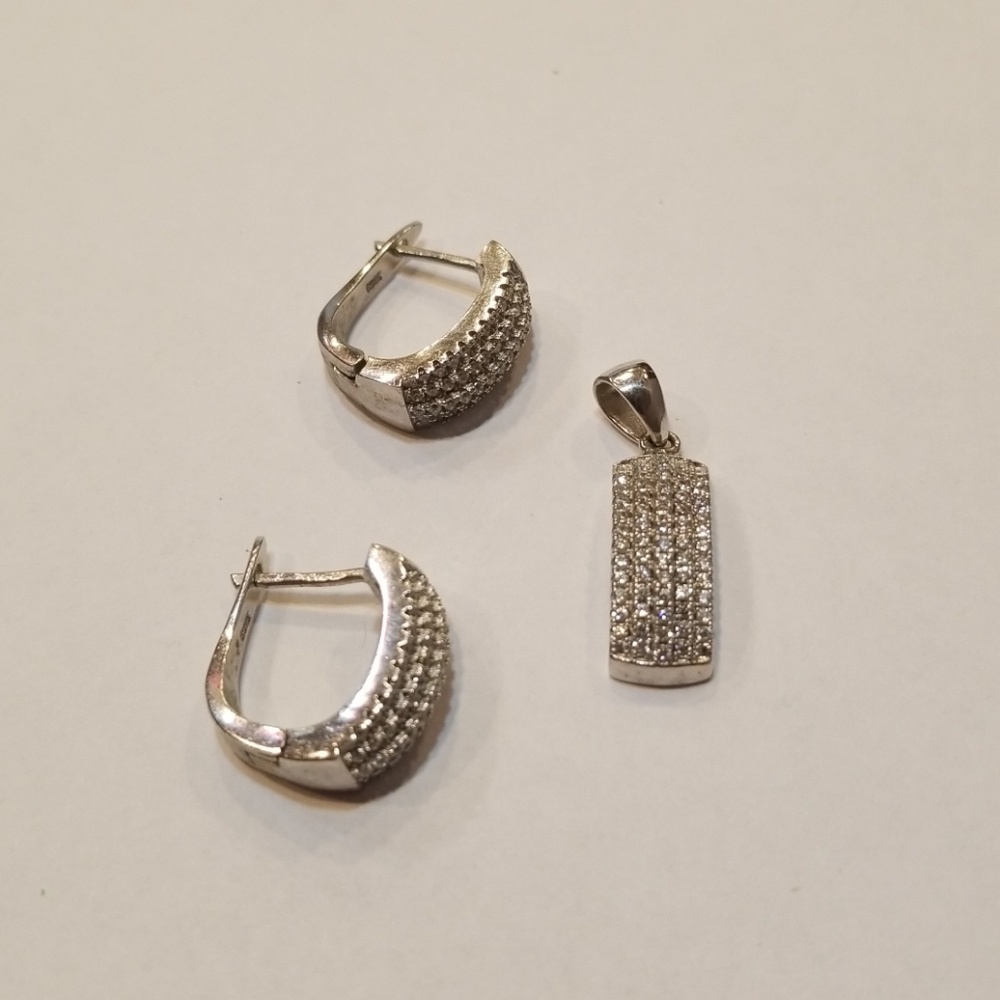 Shiny silver Pendant and Earrings